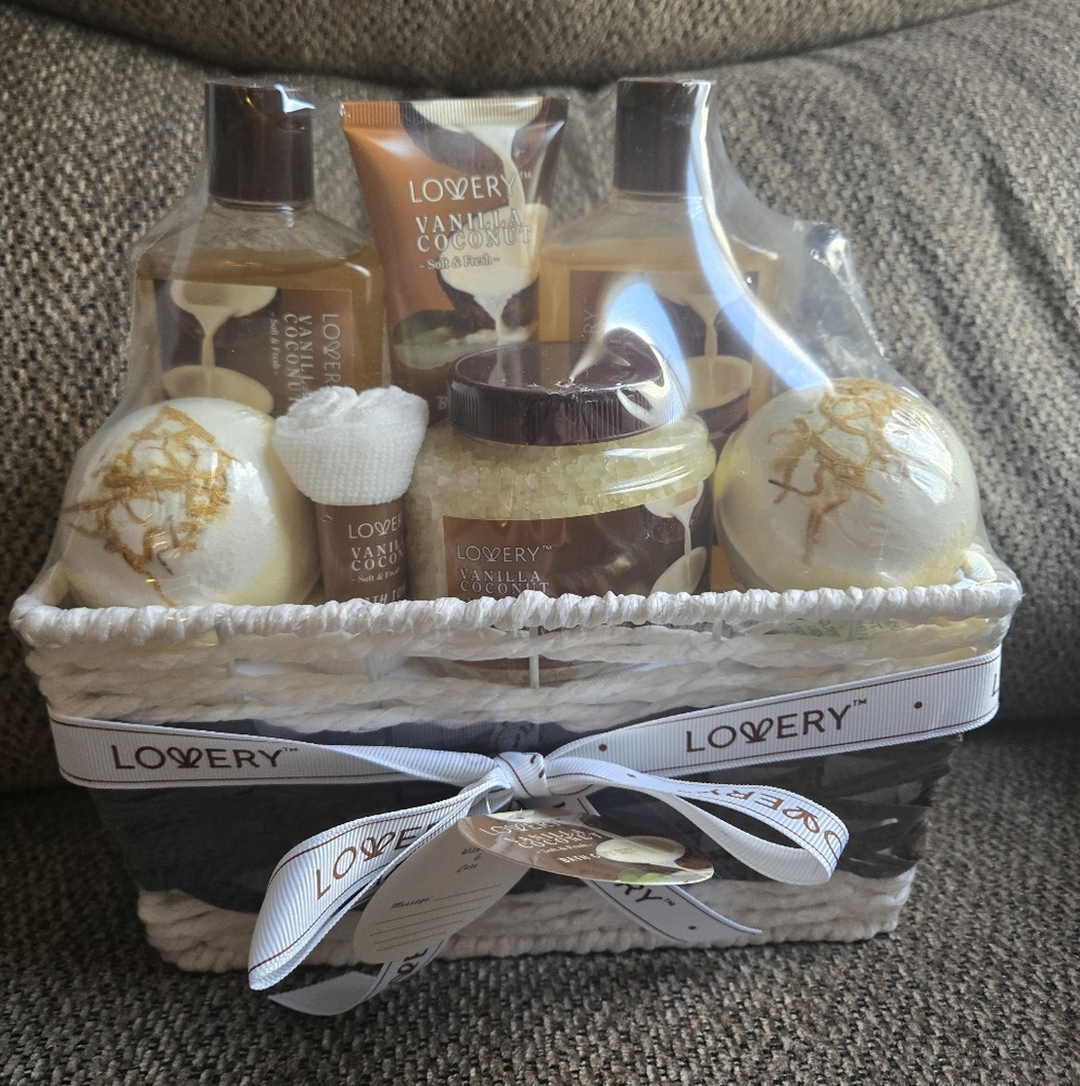Lovery 9 piece Vanilla Coconut Gift Basket for Women